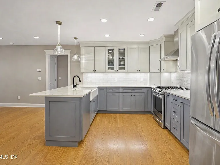 18 Moshier St #A — Photo 1