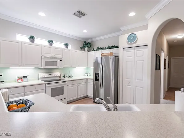 8236 Woodridge Pointe Dr, Fort Myers, FL 33912