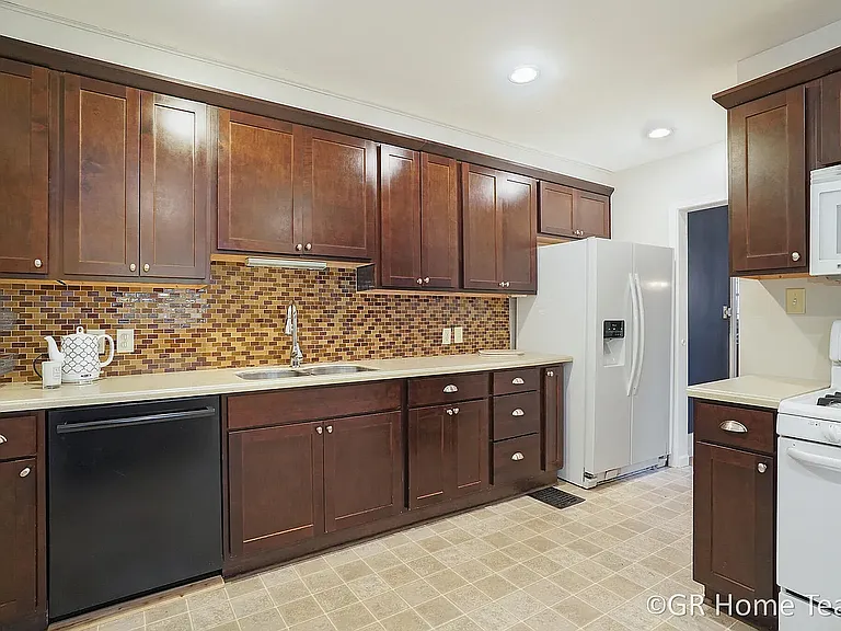 910 Calvin Ave SE — Photo 19