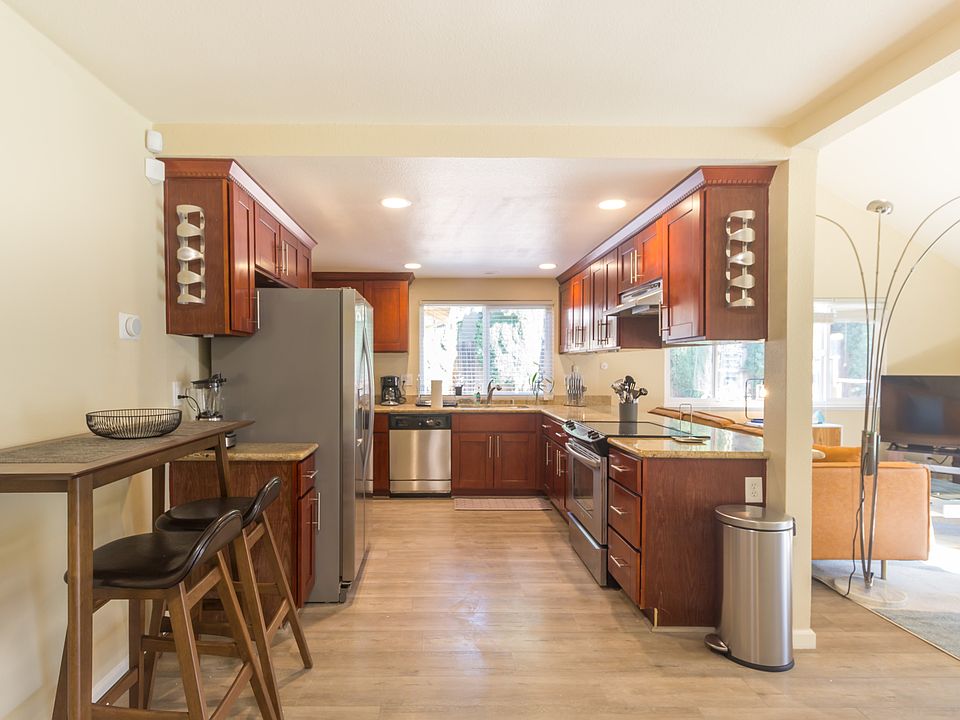 1st image of 275 Regents Park Dr #8056252