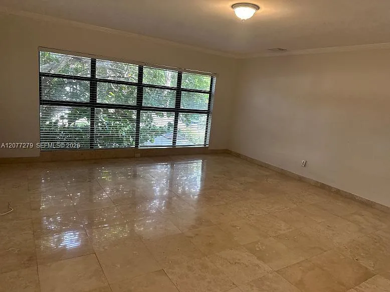 Bal Harbour Court Condo — Photo 4
