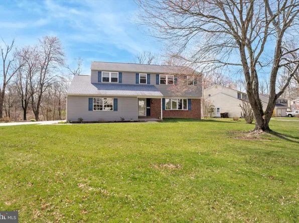 2010 Grey Horse Dr, Warrington, PA 18976