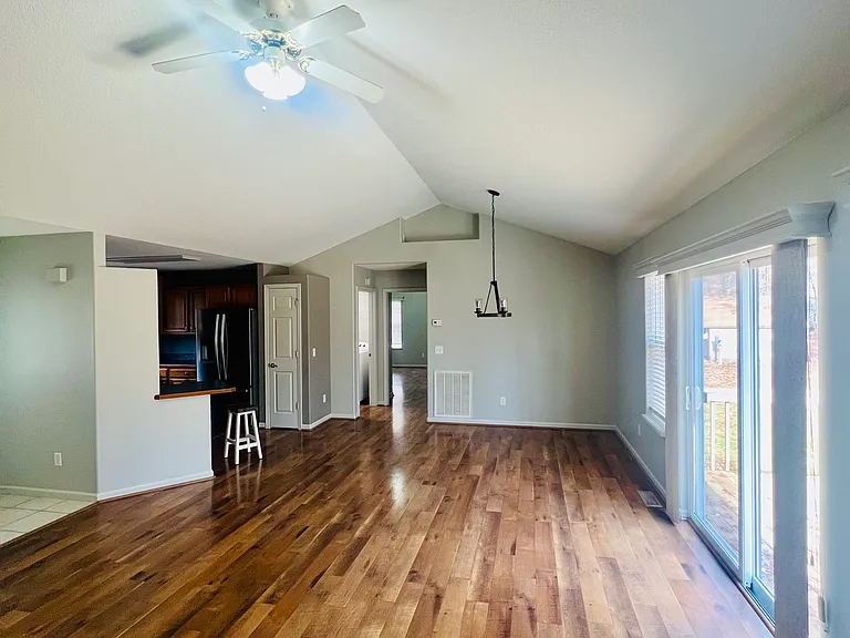 119 Camelot Ln — Photo 6