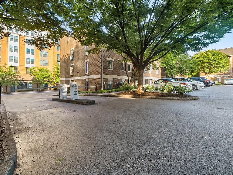 642 S Charles St #R22 — Photo 26