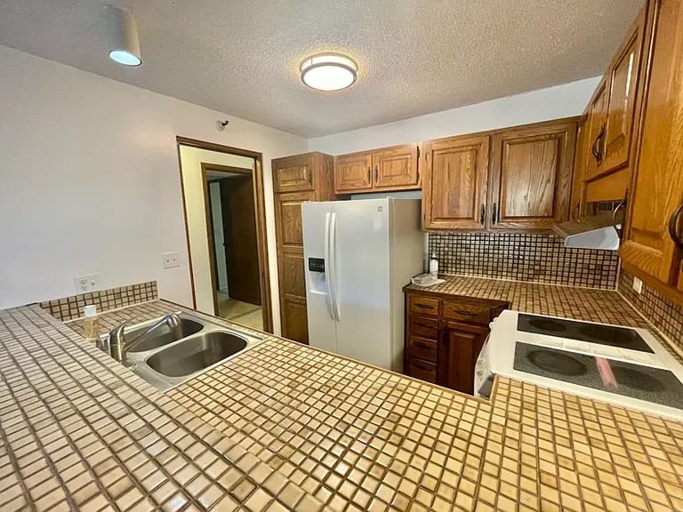 555 Hahaione St #1E-1 — Photo 15