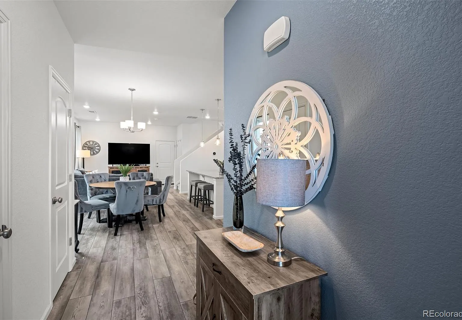 3 bed, 2.5 bath, 1817 sqft, $3,000 — Photo 2