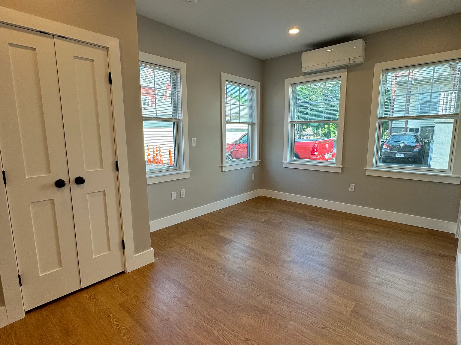 98 Bigelow St — Photo 3