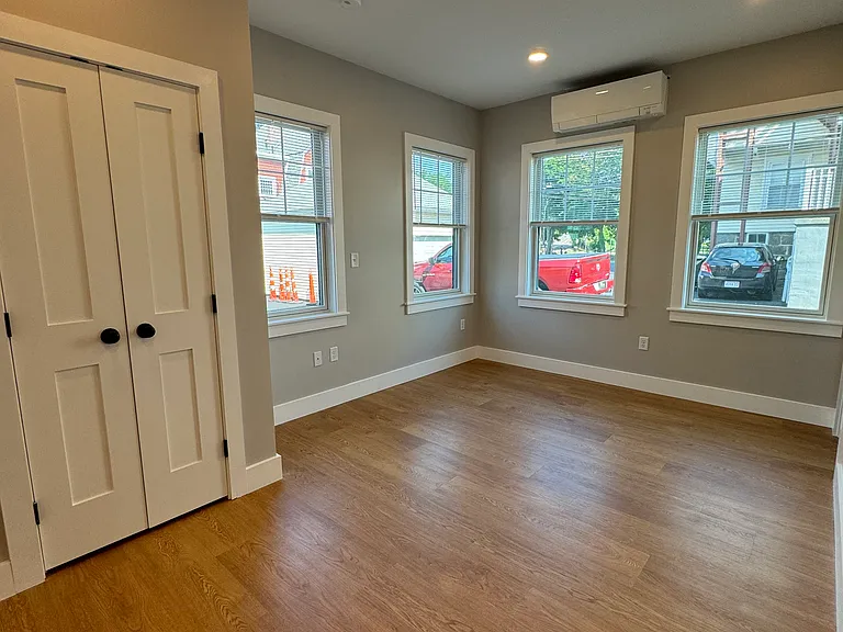 98 Bigelow St — Photo 3