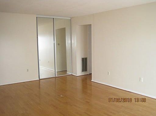 3rd image of 8 Shrewsbury Green Dr Unit L