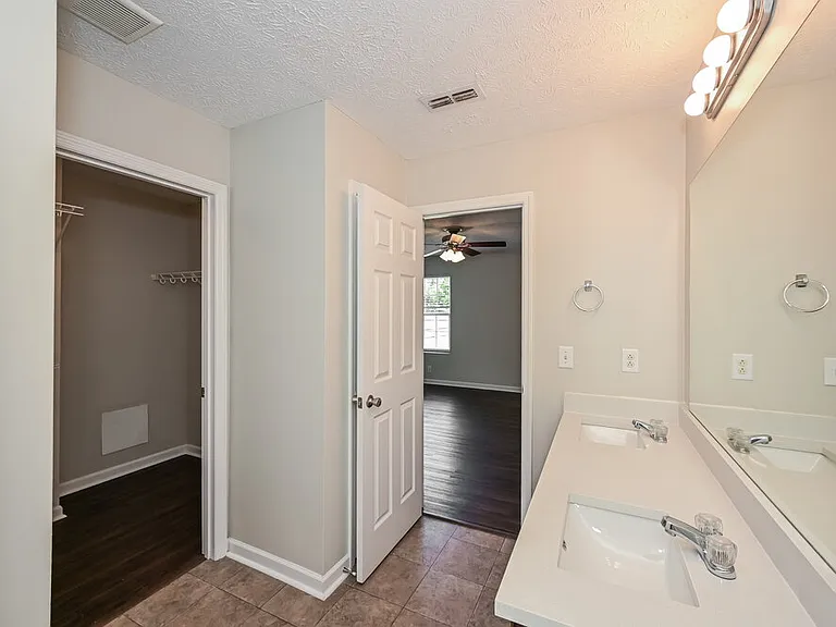 2722 Apostle Ln — Photo 10