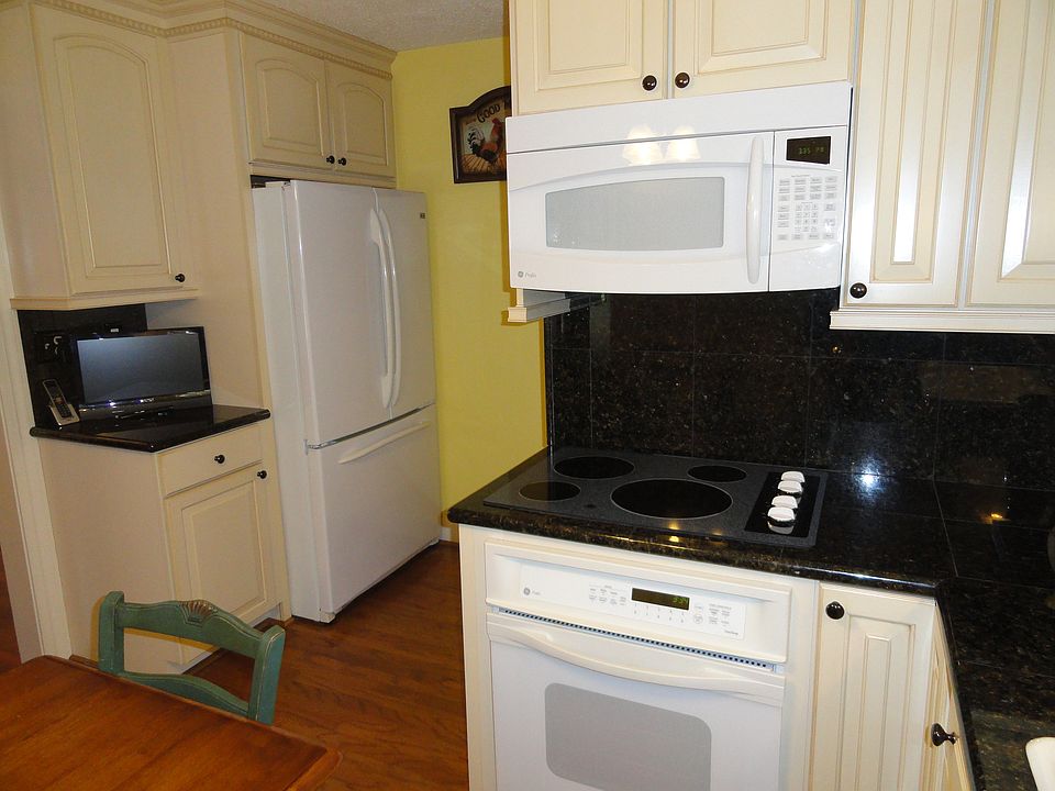 2nd image of 34 Manteo Ave