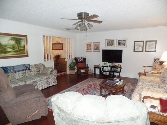 3rd image of 905 Kelly St