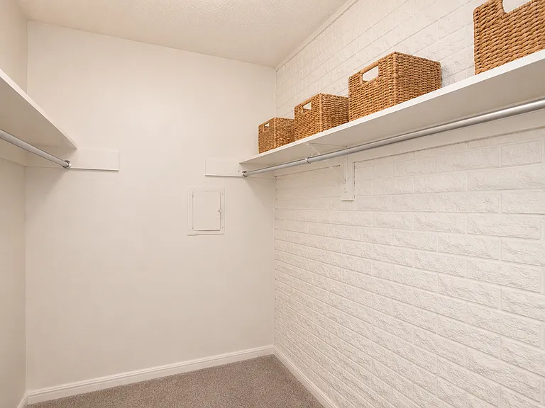 Ambassador House Apartments — Photo 30