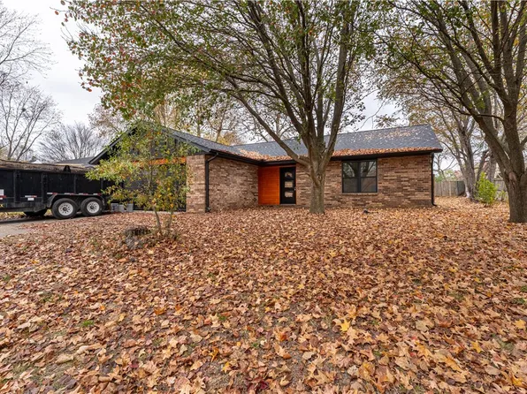 1562 E Eton St, Fayetteville, AR 72703