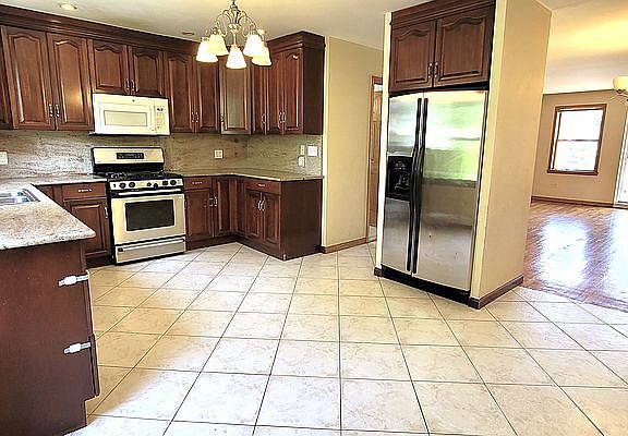 3rd image of 170-18 Lithonia Ave #2H