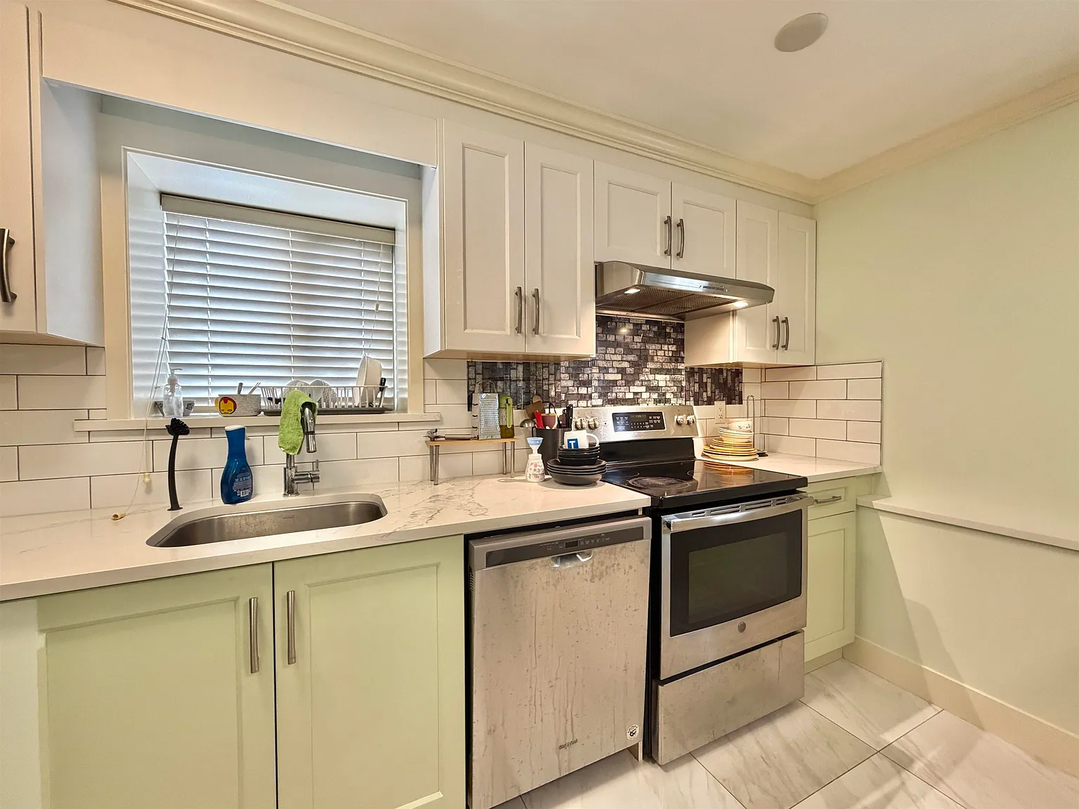 2 bed, 710 sqft, $1,750 — Photo 1