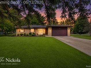 1580 Rockfield Dr, Troy, MI 48085