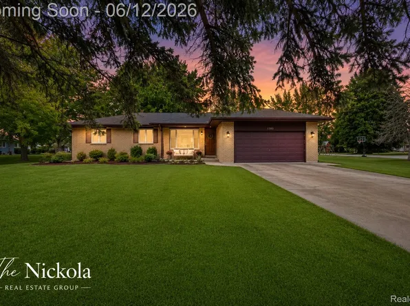 1580 Rockfield Dr, Troy, MI 48085