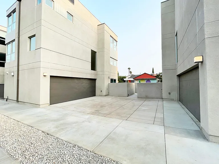 230 S San Marino Ave #B — Photo 31