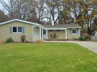 2704 Forest Lake Dr, Jackson, MI 49203