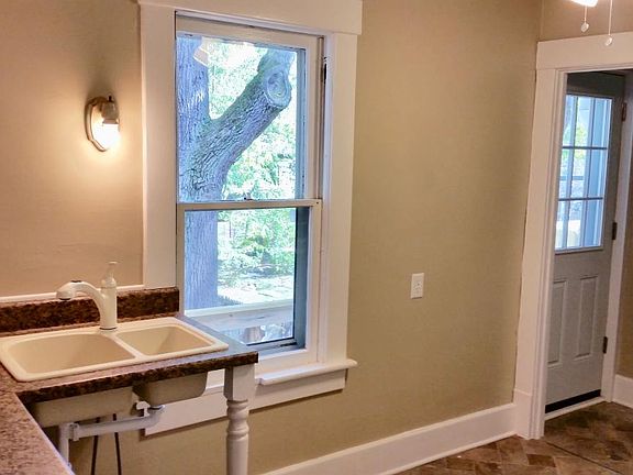 5th image of 119 Oakdale Ave #2