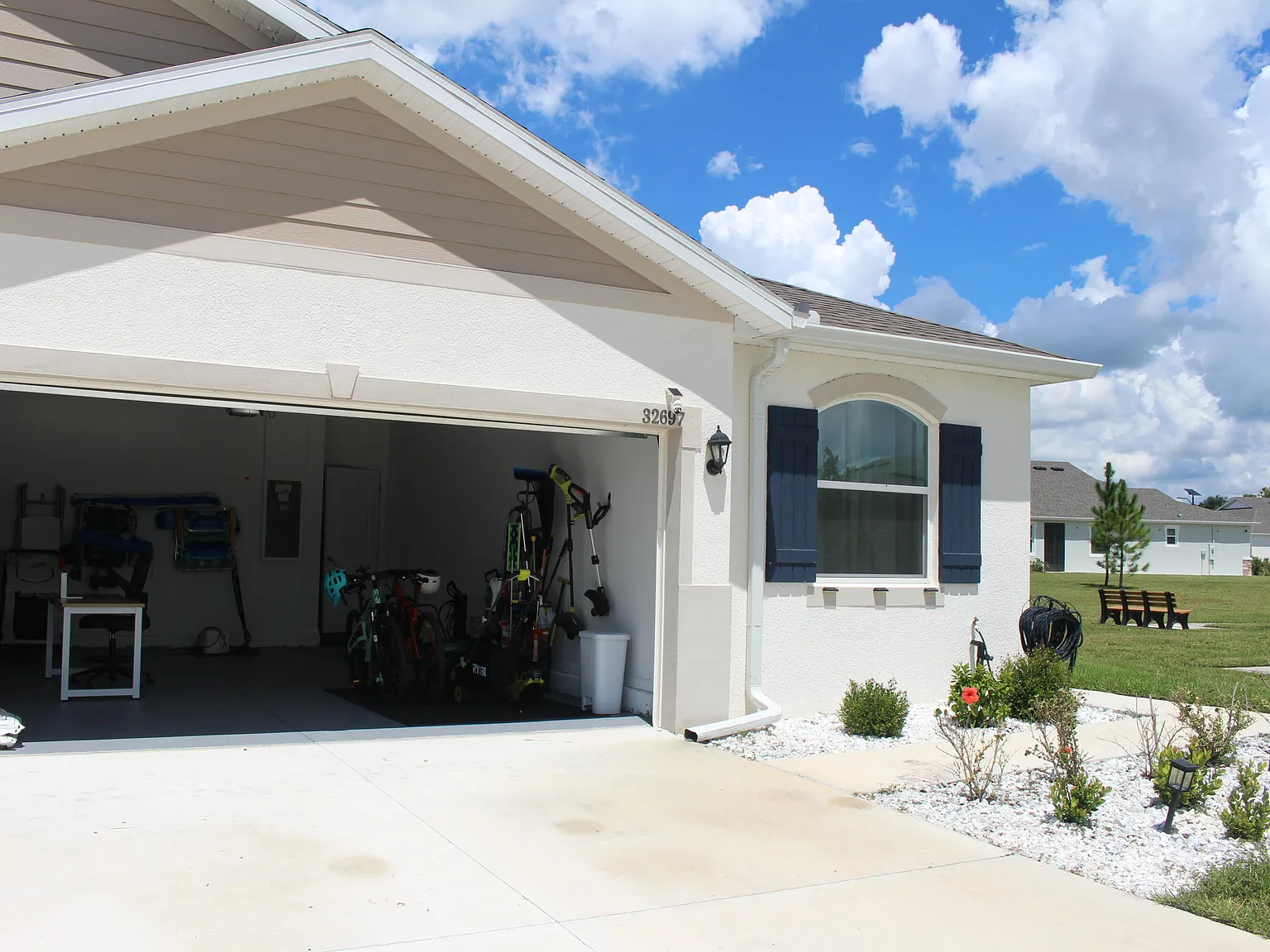 3 bed, 2.0 bath, 1587 sqft, $2,400 — Photo 3