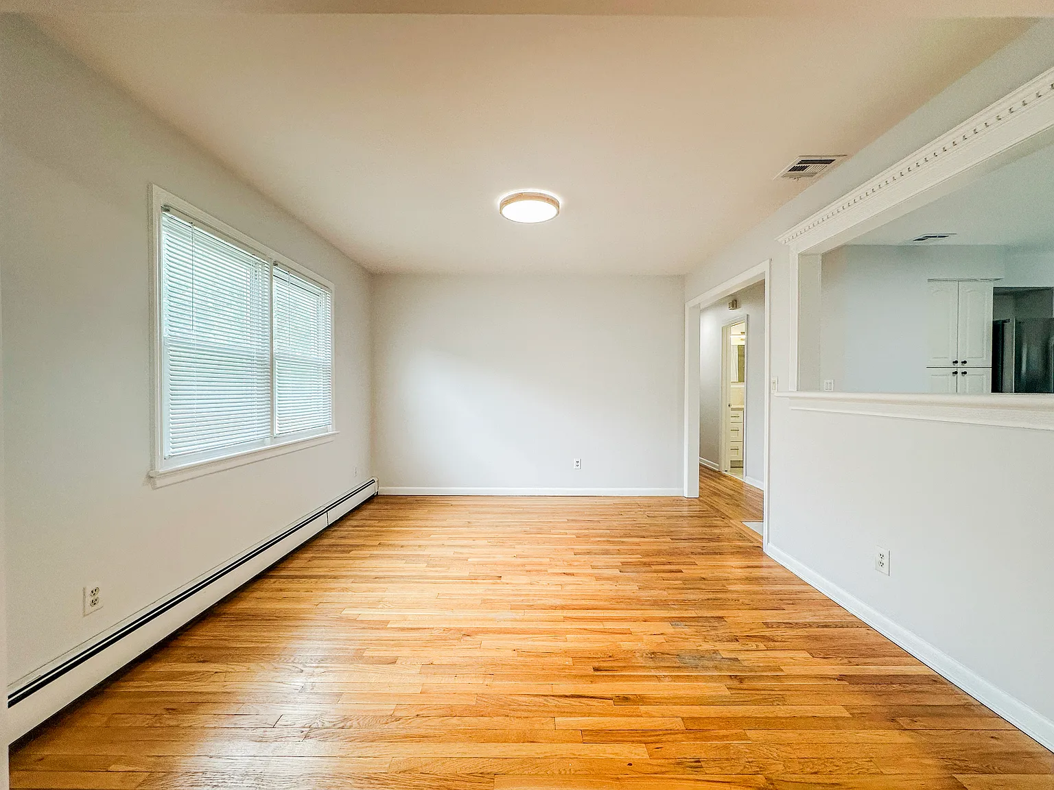 4 bed, 2233 sqft, $5,300 — Photo 4
