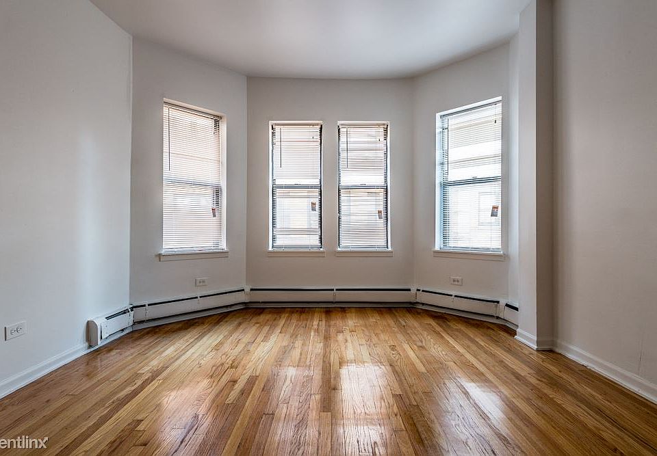5040 W Quincy St Apartments Chicago Living Room_01