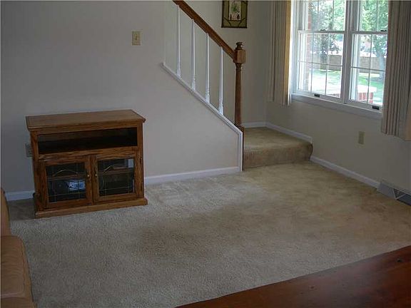 4th image of 266 Angela Ln #B