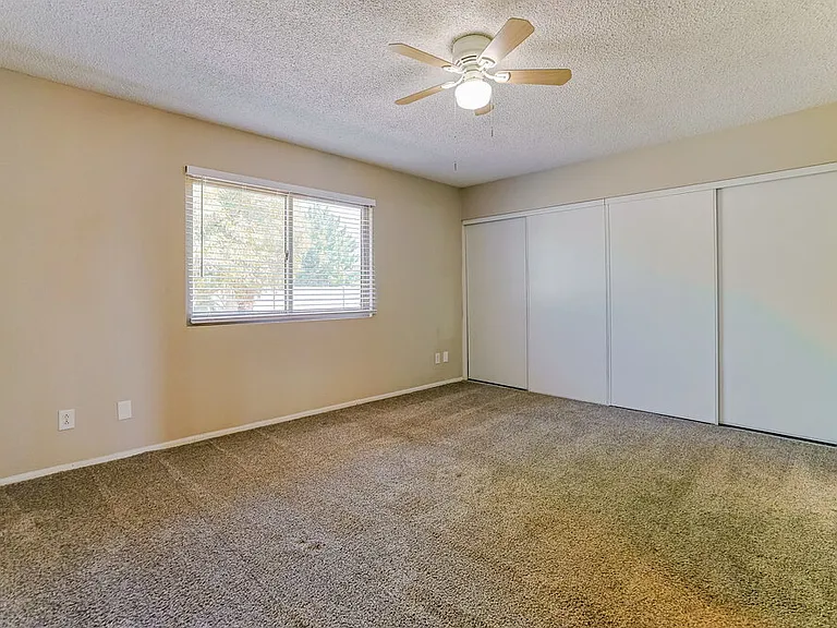 562 W Highland St — Photo 10