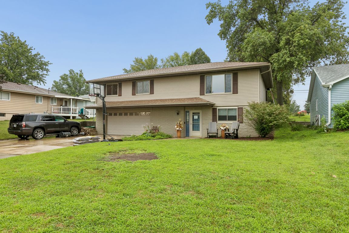 2517 Kendel Dr_01.jpg