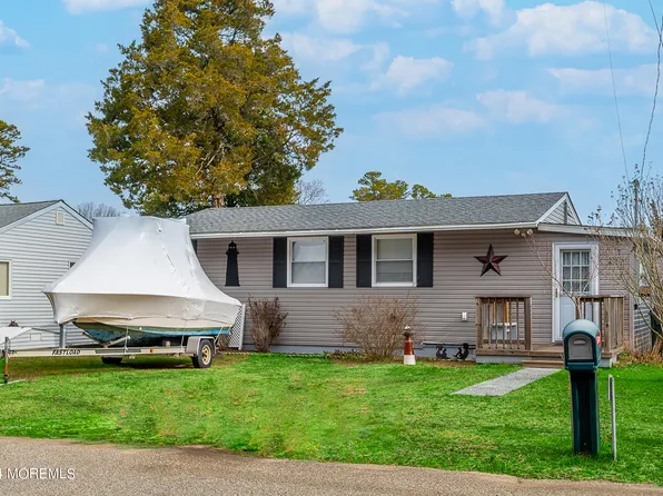 17 Admiral Drive, Tuckerton, NJ 08087