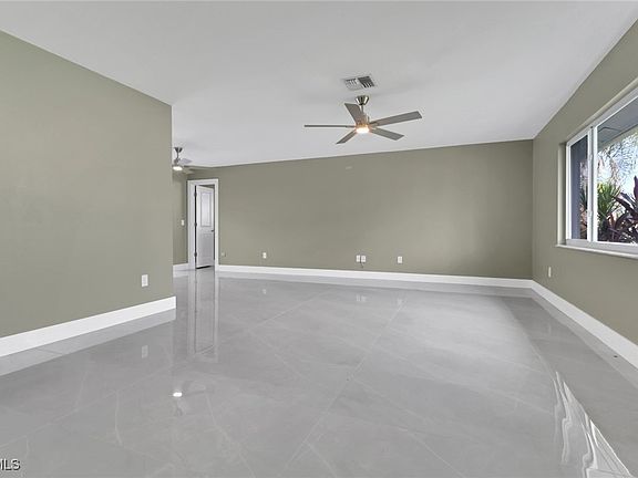 4th image of 1004 SW 51st Ter
