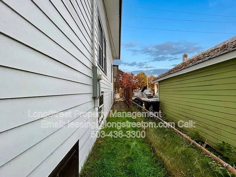 3 bed, 3.0 bath, 2496 sqft, $3,195 — Photo 3