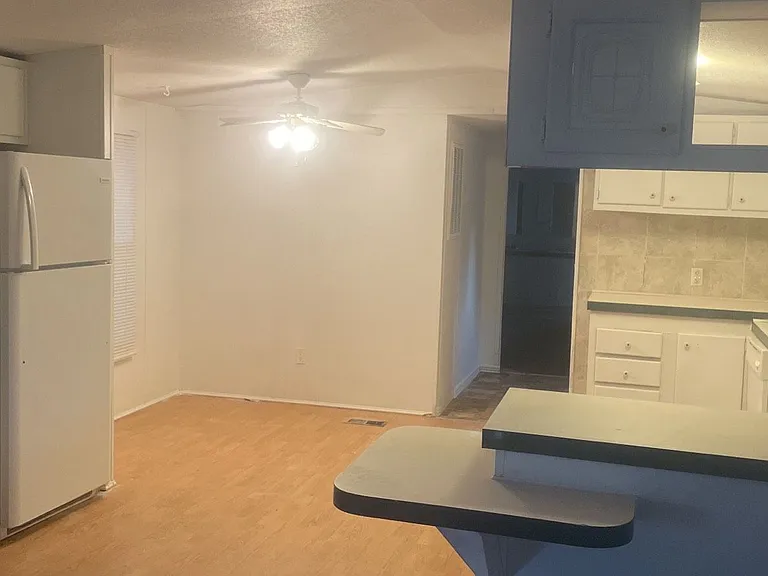 521 E Veterans Memorial Blvd #66 — Photo 3