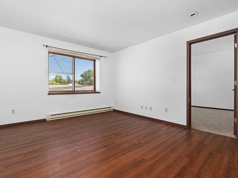110 N Commercial Street — Photo 8