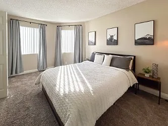 Cresthaven Apartment Homes — Photo 12