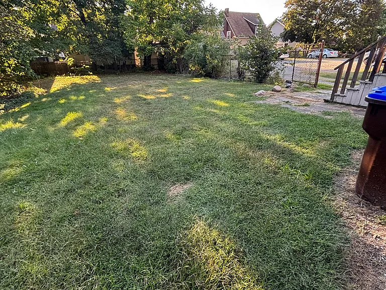 S Oakland Ave — Photo 4