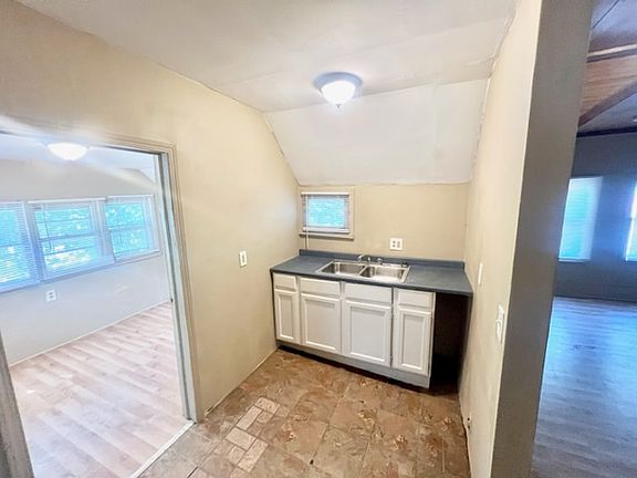 2nd image of 631 S Fuller Ave APT 4
