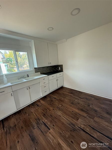 4th image of 1118 Larch Street