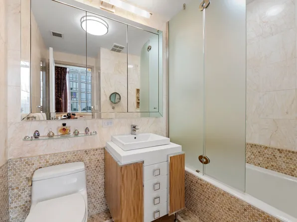 100 Riverside Boulevard image 25 of 37