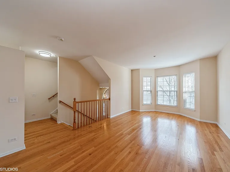 593 Prestwick Ln — Photo 3