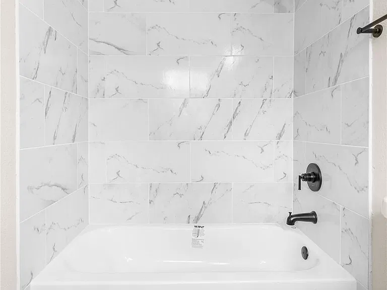 804 Avenue I — Photo 19