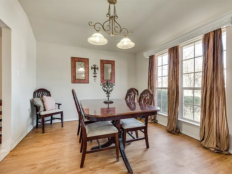 2431 Fieldcrest Dr — Photo 8