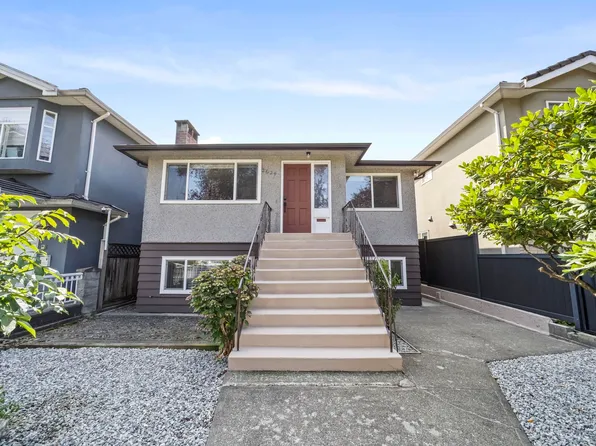 2634 Parker St, Vancouver, BC V5K 2T4