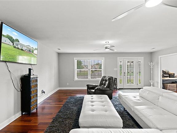 4th image of 6444 Chenault Way