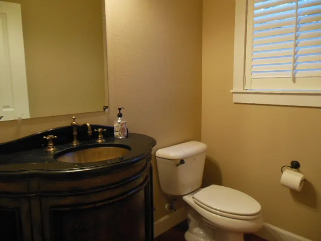 1119 Oak St — Photo 4