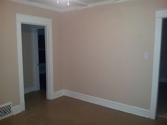 4th image of 2533 Kensington Ave