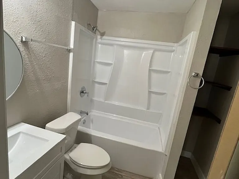 1457 Green St — Photo 9