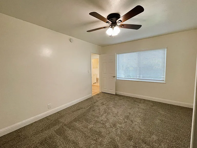 Village Commons Apts. — Photo 9
